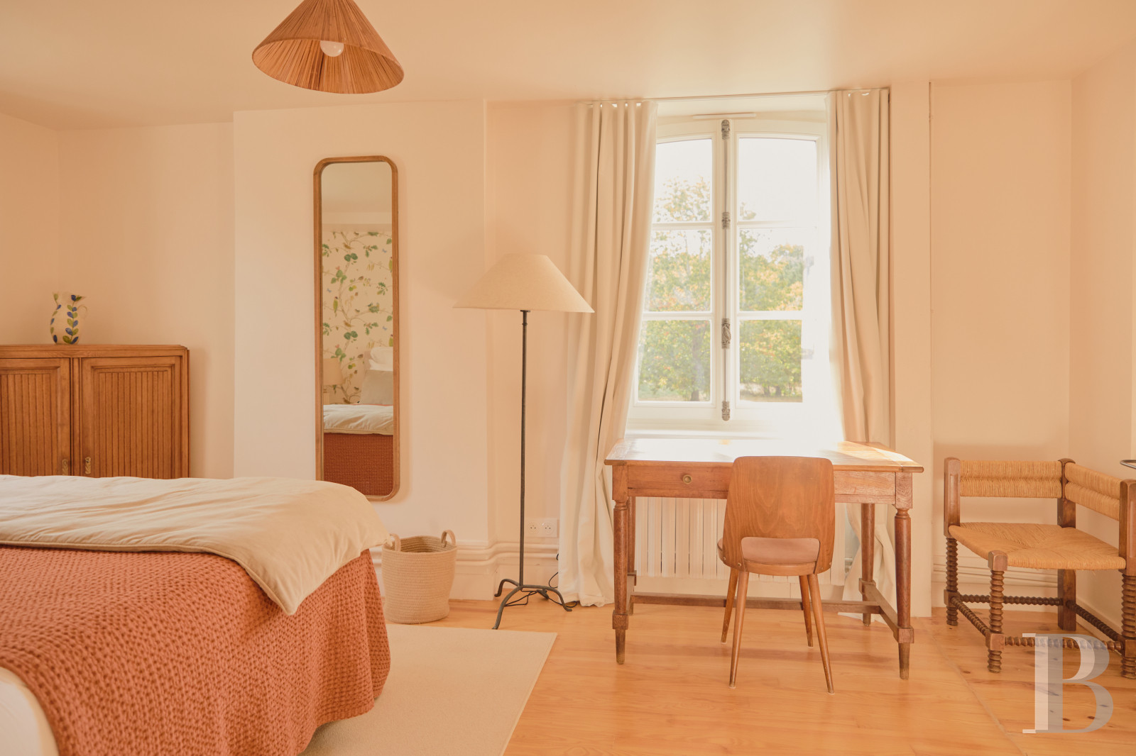 Dans le Gâtinais Val de Loing, au sud de Paris, une maison traditionnelle et sa grange rénovées dans un esprit contemporain - photo  n°22